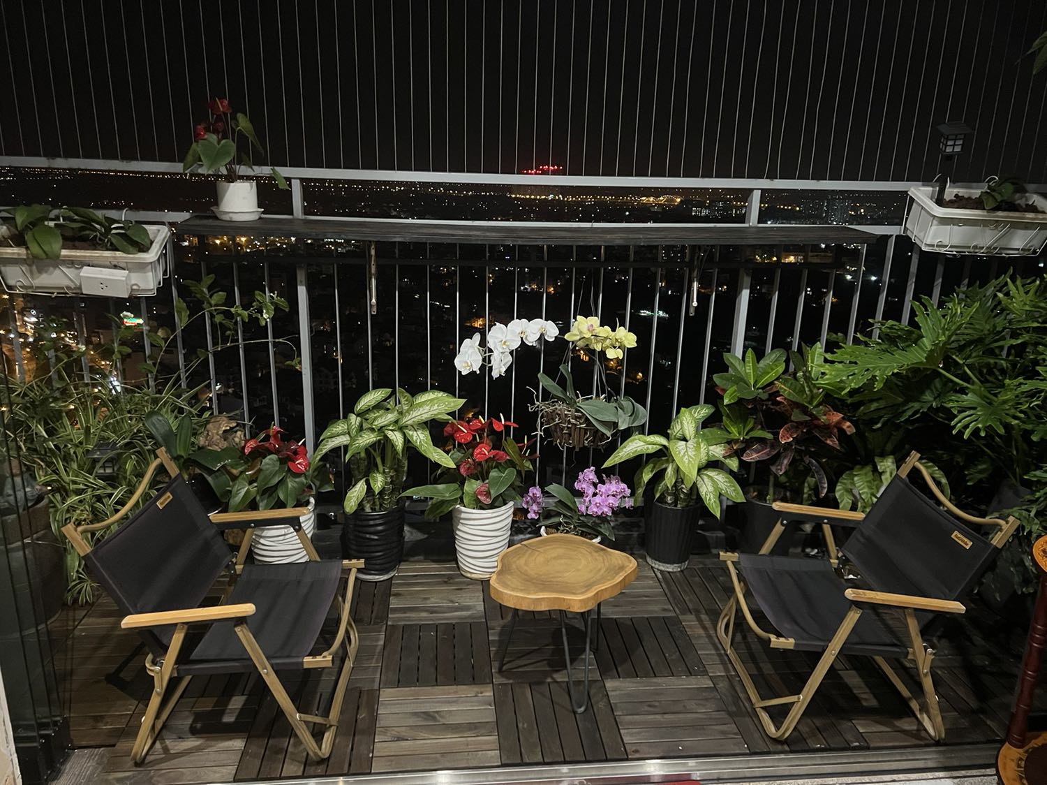 Sp đúng như hình, gỗ đẹp, màu chất, dày dặn. Gửi hàng nhanh. Cảm ơn shop