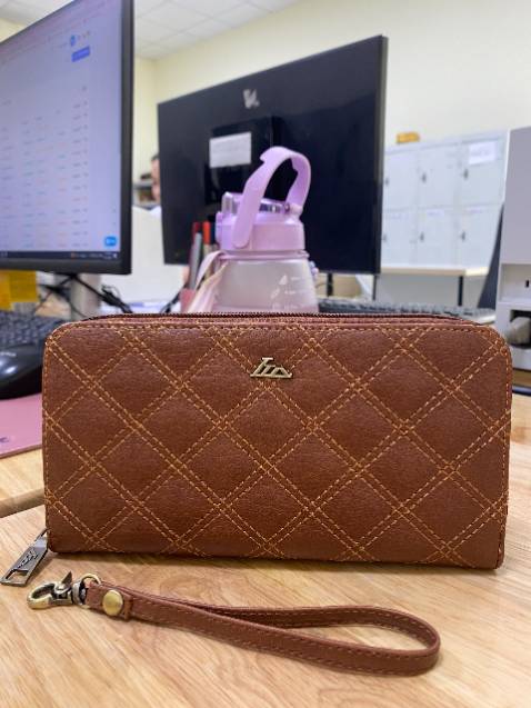 Kiểu dán rất thời trang ,phù hợp với mọi độ tuổi nha cảm ơn shop nhìu ạ