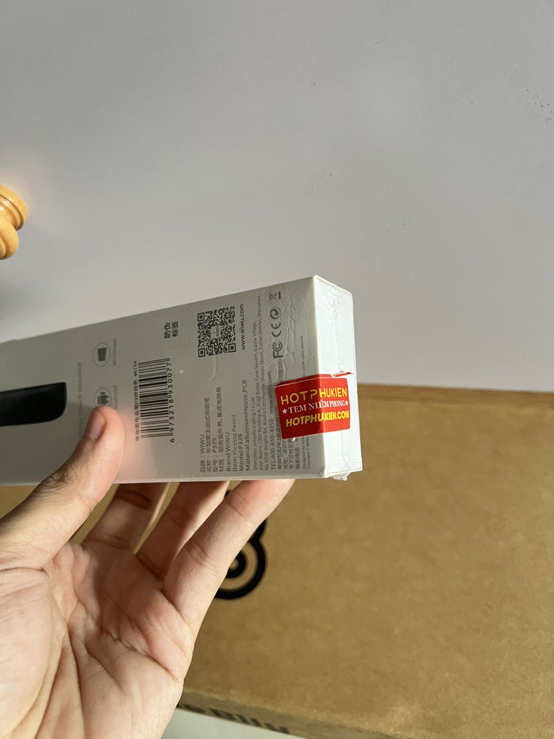 Sản phẩm khá ok, mở nguồn là sử dụng được, không cần phải kết nối Bluetooth. Cảm ứng nhạy và chính xác, phần nắp sạc mình cứ nghĩ bị lỏng, ai dè có nam châm hít nên khá yên tâm. Tìm cây bút cho điện thoại khó thiệt. Tiki giao hàng nhanh quá trời mặc dù mình chỉ chọn giao thường thôi. Thanks shop và Tiki 5*