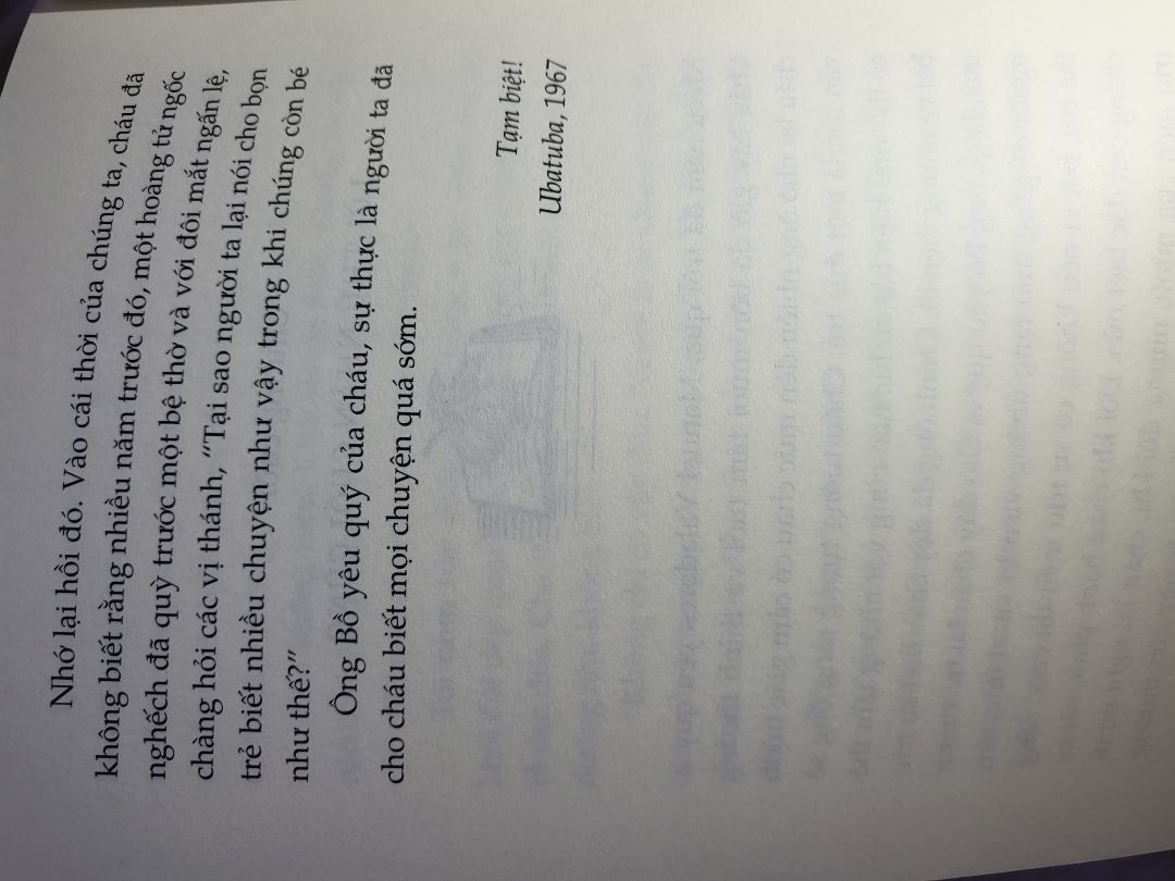 Thấy nhiều bạn chê tiki gói hàng quá, may sao hàng mình không bị hư một tẹo nèo! mà đúng thật là hơi sơ sài ko bọc chống xóc, chỉ có sách và cái hộp.
rewiew sách: mik nghĩ cuốn này jhas healing( viết kiểu kể chuyện đọc ko  chán) nó thật sư là khám phá nỗi đau và yêu thương.