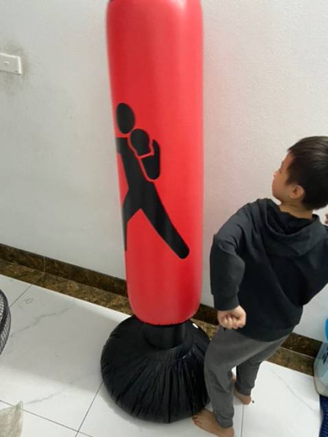 Ưng nhé 
Con rất thích
Khâu đổ nước cũng mệt.
Khâu bơm hơi mệt muốn vệ sinh luôn
Bù lại cậu thích là được. Đám người lớn đau quá cho đấm cái này hợp lý
Mà k biết bao giờ xẹp thôi 😅