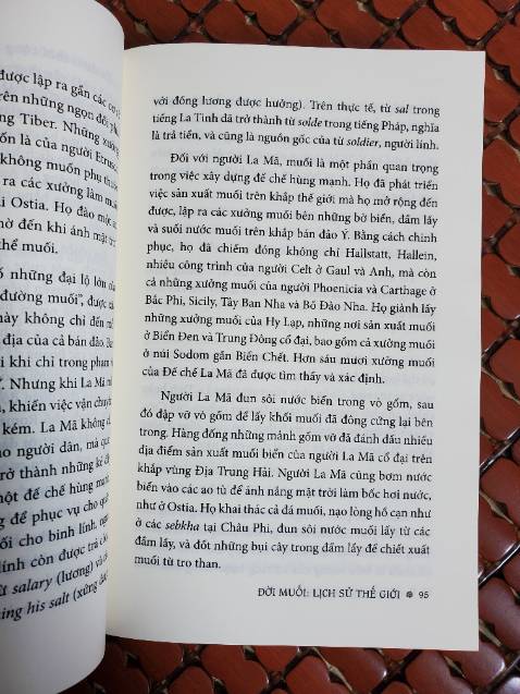 Sách nhiều nội dung phong phú liên quan đến đời sống chứ không chỉ riêng muối. Tuy nhiên "Muối" là một tiến trình lịch sử chứ không đơn giản như vị mặn của nó. Đáng đọc, đáng suy ngẫm và cũng đáng để mua sách.