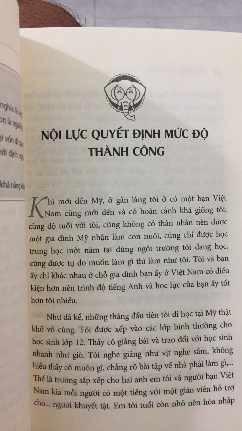 Trước khi mua tôi sn là để đọc rồi áp dụng cho con. NHƯNG sách này phù hợp cho cả bố mẹ và cả ai chưa lập gđ. 
... 
Có vài chỗ đang đọc mà cảm xúc chạy dọc sống lưng
>> RẤT ĐÁNG ĐỌC