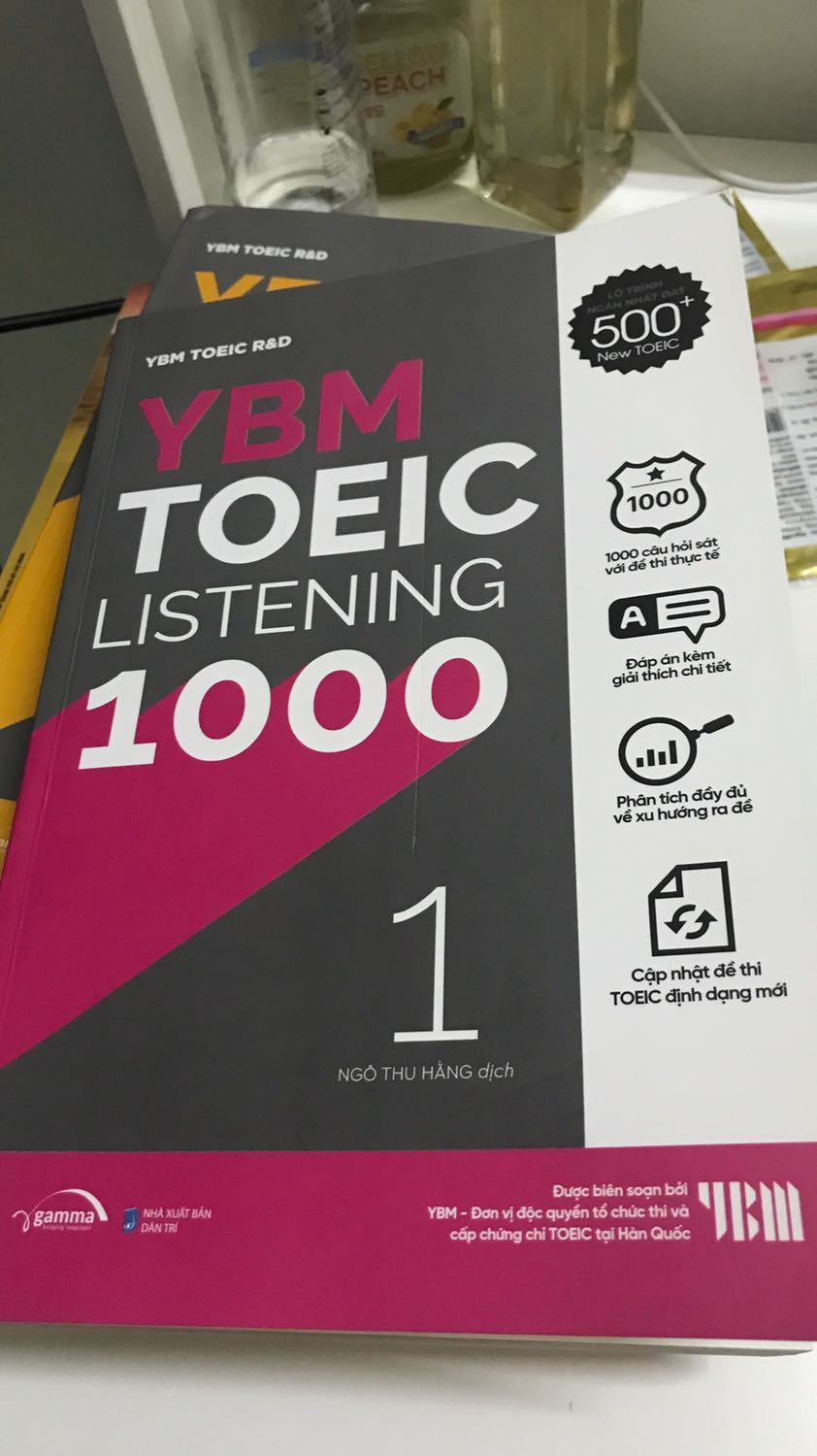 Giao hàng nhanh, nhân viên giao hàng thân thiện. Về sách nghe như ko kèm đĩa nghe hay link nghe. Mình liên hệ hỗ trợ kh thì đc gửi email link nghe. Chắc tiki sẽ có cách khắc phục trường hợp sau. Về cơ bản mình hài lòng về thái độ phục vụ. Còn về sách: trình bày bài *** dễ nhìn, chất lượng giấy tốt. Chưa làm thử bài *** nên ko biết mức độ.