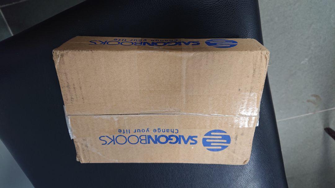 Lần đầu tiên mình mua của nhà sách mà lại gặp vấn đề, mình đặt combo 02 cuốn tặng thêm 01 là tổng 03 cuốn mà nhà sách chỉ giao cho mình có 02 cuốn thôi. Nhà sách xử lý hộ mình với! Thanks!