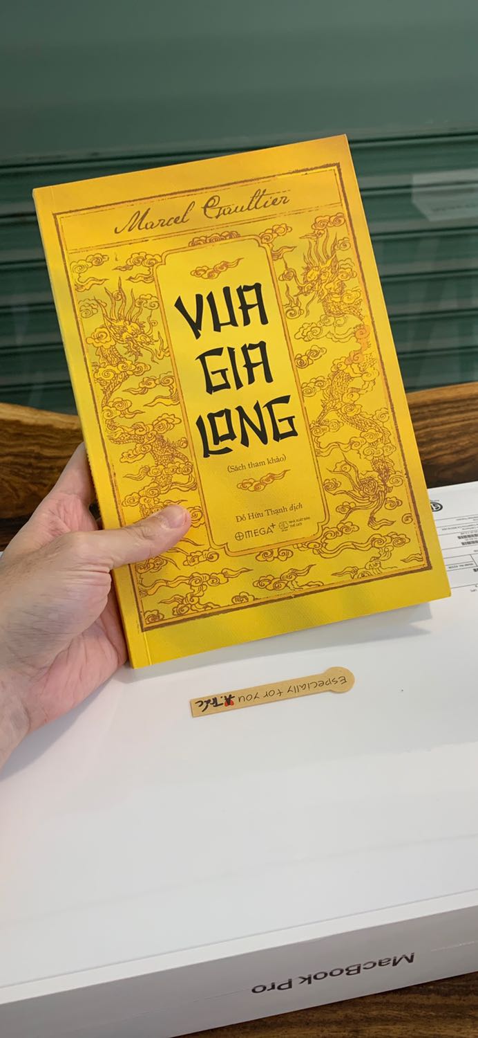 Sách của nhà Omega+ khá đẹp, nội dung thời vua Gia Long từ góc nhìn của người Pháp. Qua đó cho ta thấy được sự thật lịch sử rõ hơn. Giữa Gia Long và Quang Trung ai là người có đóng góp lớn hơn, công và tội nên luận cho rõ, tránh việc Gia Long tới 2021 vẫn mang hàm oan là ông vua bán nước, nếu Gia Long bán nước thì hãy xem Quang Trung là quần thần cướp nước vậy. Còn nếu Quang Trung là vua thì Gia Long là ông vua lớn hơn Quang Trung về mọi mặt. Sách của nhà Omega+ khá đẹp, nội dung thời vua Gia Long từ góc nhìn của người Pháp. Qua đó cho ta thấy được sự thật lịch sử rõ hơn. Giữa Gia Long và Quang Trung ai là người có đóng góp lớn hơn, công và tội nên luận cho rõ, tránh việc Gia Long tới 2021 vẫn mang hàm oan là ông vua bán nước, nếu Gia Long bán nước thì hãy xem Quang Trung là quần thần cướp nước vậy. Còn nếu Quang Trung là vua thì Gia Long là ông vua lớn hơn Quang Trung về mọi mặt.