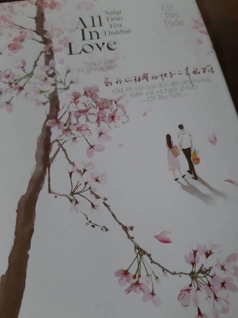 Thật sự đây là lần đầu mình mua ở tiki và đặc biệt ấn tượng về khoảng thời gian giao hàng phải gọi siêu nhanh luôn, mới đặt hôm qua hôm nay giao luôn. 
Vè chất lượng sách thì rất tốt, nội dung hay cũng không có bị dập góc gì hết