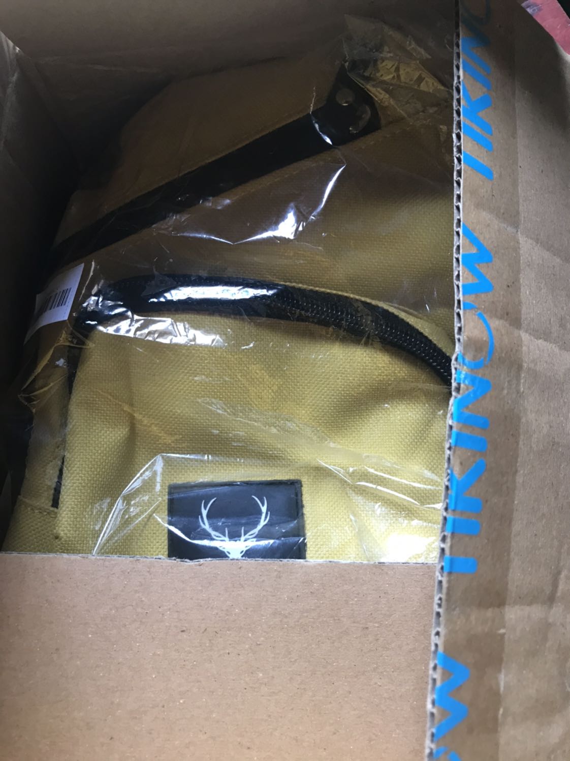 Đóng gói kĩ, màu hơi nhạt nhưng vải dày, rất vừa túi tiền và hài lòng. Chị giao hàng siêu dễ thương... Nói chung là Tiki chưa bao giờ lòng mình thất vọng!! Sẽ luôn ủng hộ Tiki