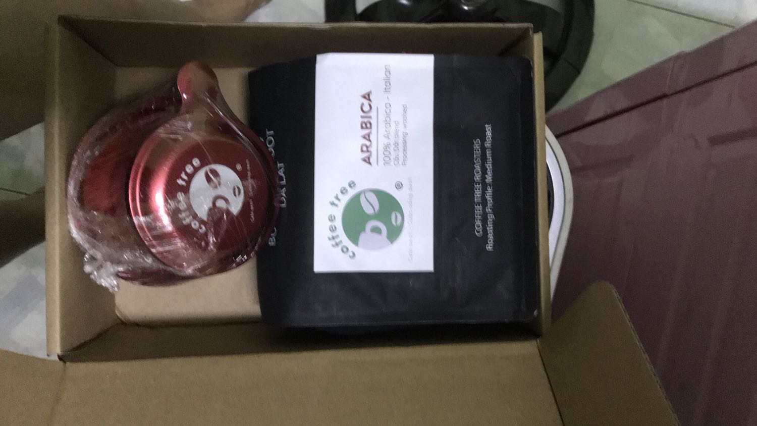 Vị chua nhiều, mình không thích mấy. Mình uống đen pha phin
bỏ xí đường , tưởng uống cà phê trái cây
Lạ miệng, mình không sành uống cà phê, uống vì thích uống, ngày khoảng 5 lần pha.
thế thôi
Đóng gói tốt, giao nhanh, chủ shop nhiệt tình dể mến, chúc em mạnh khoẻ , vượt qua đại dịch . Đặt thêm mấy loại khác về thử cho biết. Phin đẹp, hạt cà phê k lọt qua phin nhiều như higdlan cf và trung nguyên. Bữa nào tặng chị cái phin ngầu ngầu nhen.