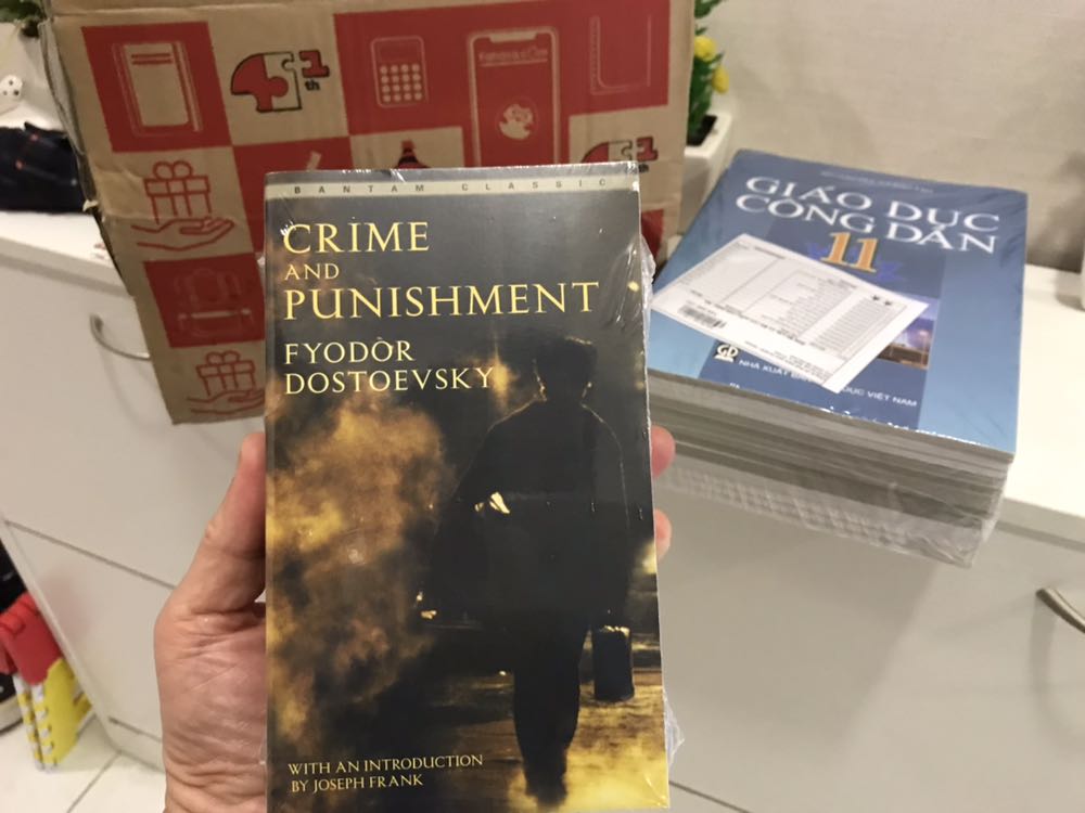 Sách giao sớm cùng bộ sách giáo khoá lớp 11 thiếu 2 cuốn.