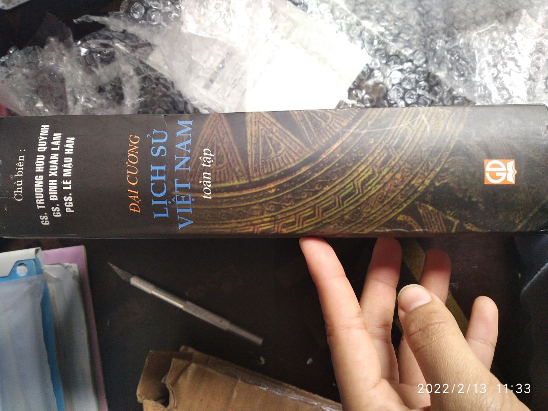 chất lượng sáchtoots đầy đủ nội dung shop đã bọc chống sốc giúp mình nên khi vận chuyện sách chị bị hỏng có một tý cảm ơn shop nhiề