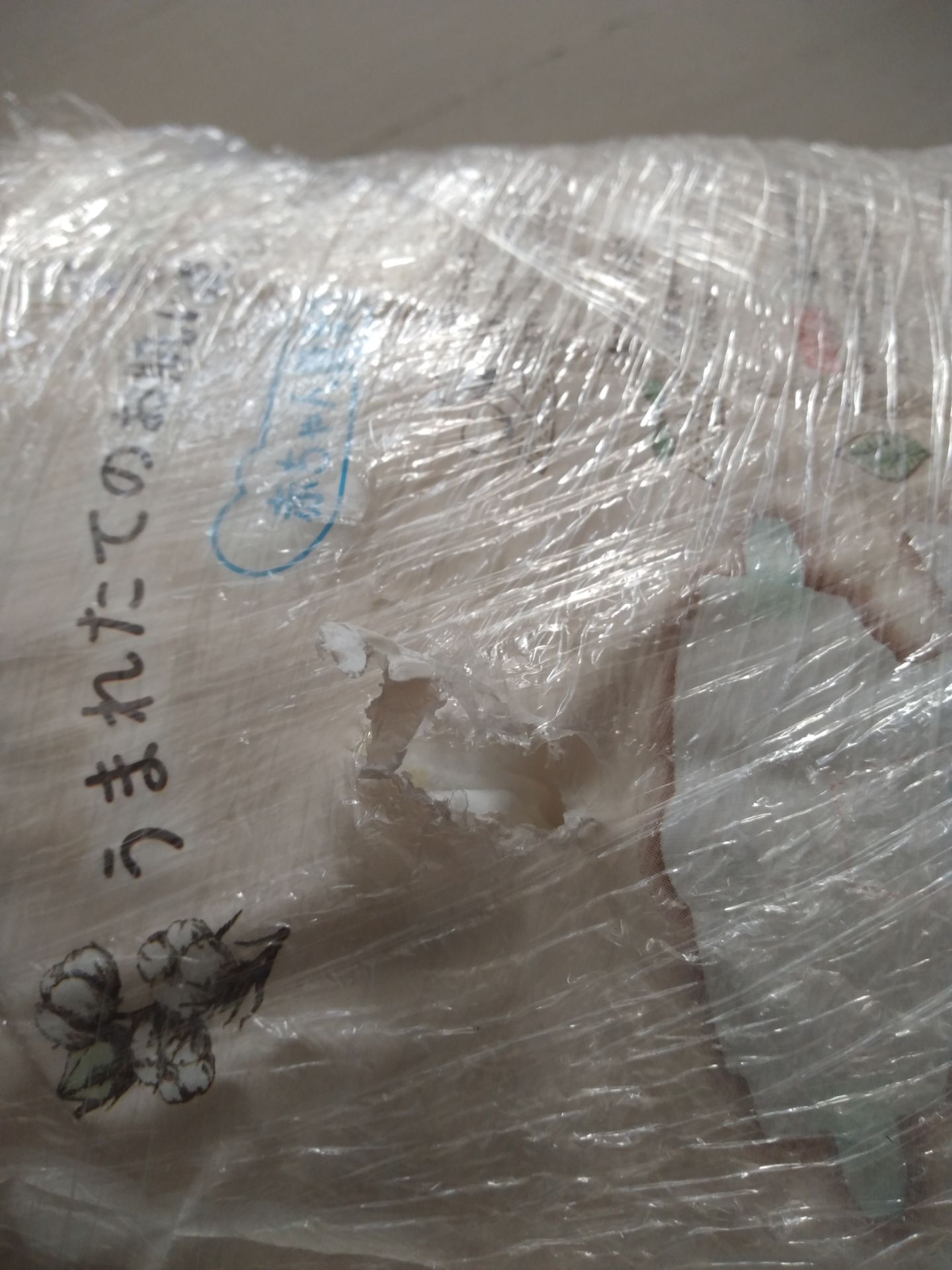 Đóng gói rất sơ sài nên dẫn đến việc vận chuyển không đảm bảo, làm rách bỉm bên trong. Mua theo chương trình KM 8.8 với đơn hàng trên 599k được tặng gấu bông nhưng thực tế không được tặng. Đóng gói rất sơ sài nên dẫn đến việc vận chuyển không đảm bảo, làm rách bỉm bên trong. Mua theo chương trình KM 8.8 với đơn hàng trên 599k được tặng gấu bông nhưng thực tế không được tặng.