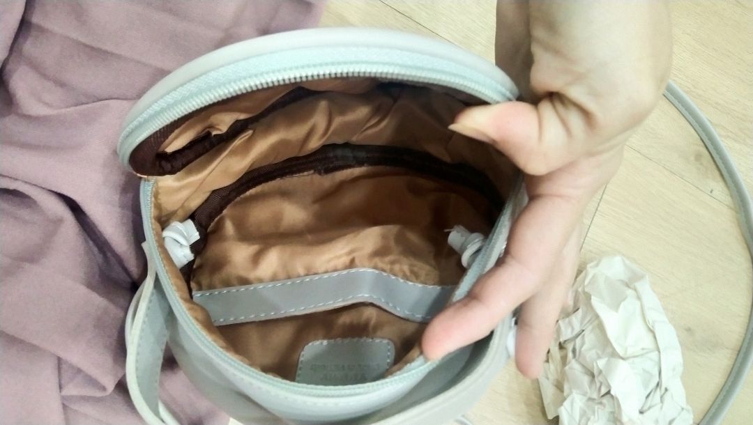 Sản phẩm chất lượng. Không có mùi hôi của nhựa.
Đóng gói như này mình chưa hài lòng lắm vì dễ trầy, hỏng form