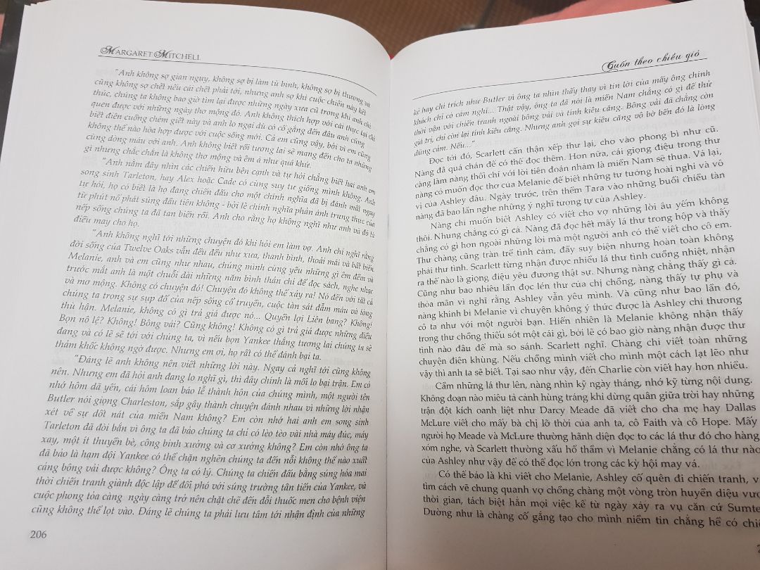 Mình thích văn phong của tác giả dù tiểu thuyết (lịch sử) Việt Nam không phải thể loại yêu thích của mình, nhưng Nguyễn Xuân Khánh đã thay đổi điều đó.
Sách bọc nilon, sạch - mới, in đẹp, giao hàng nhanh hơn dự kiến.