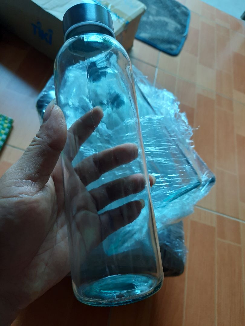 mình lấy 15 bình thủy tinh, mở ra yên tâm ko bị va đập vỡ chiếc nào, bình dầy và đẹp, nói chung sảm phẩm tốt so với giá, thanhks shop và tiki...