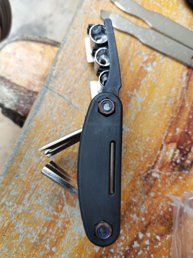 1 bộ nhỏ gọn phù hợp với trường hợp khận cấp. nhưng shop bảo quản đồ không tốt. ốc bị han dỉ