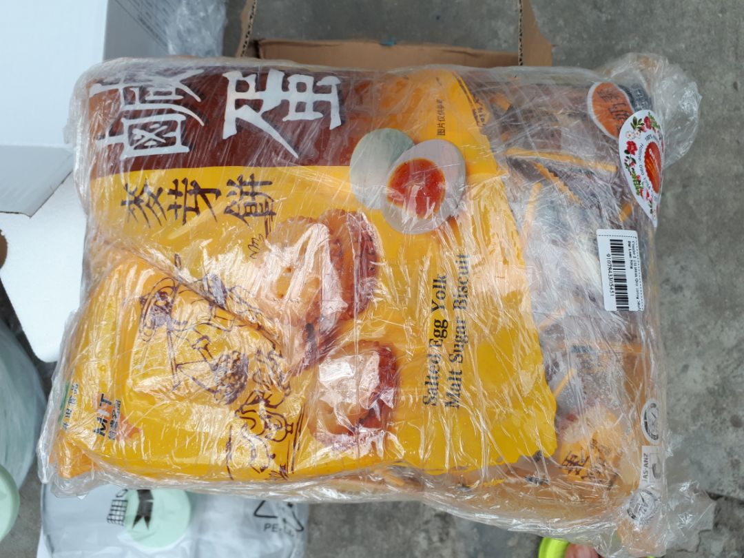 Giao hàng nhanh. Đóng gói cẩn thận. Nhân viên giao hàng nhiệt tình. Date xa. Giá đẹp. Bánh thì miễn chê rồi.