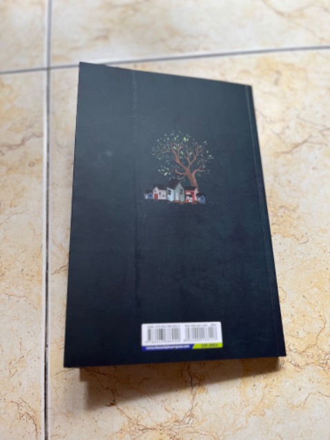 Nội dung hay, lôi cuốn, màu đẹp nhưng chữ in không đậm lắm