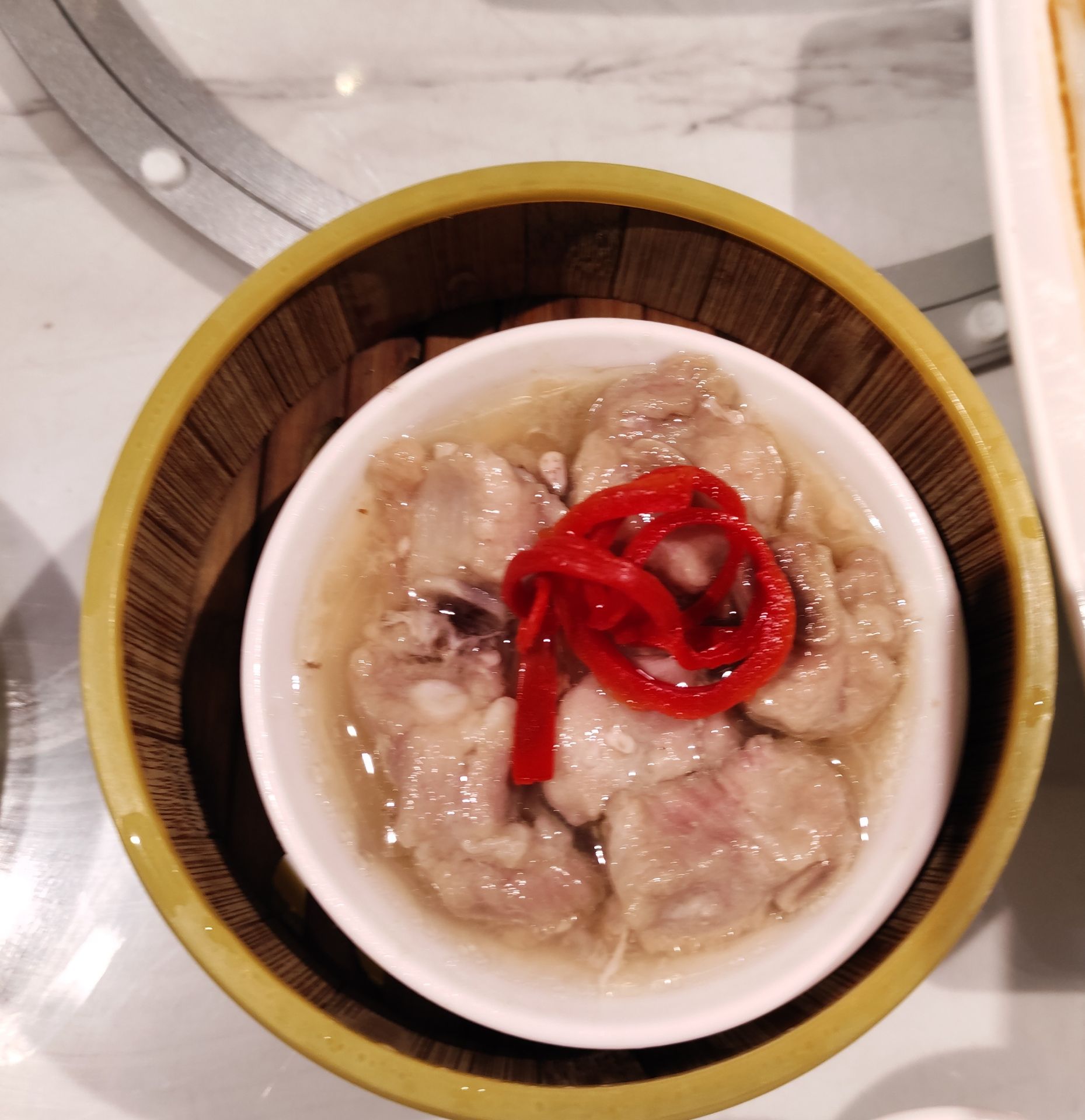 ánh sáng tốt và màu rất sáng