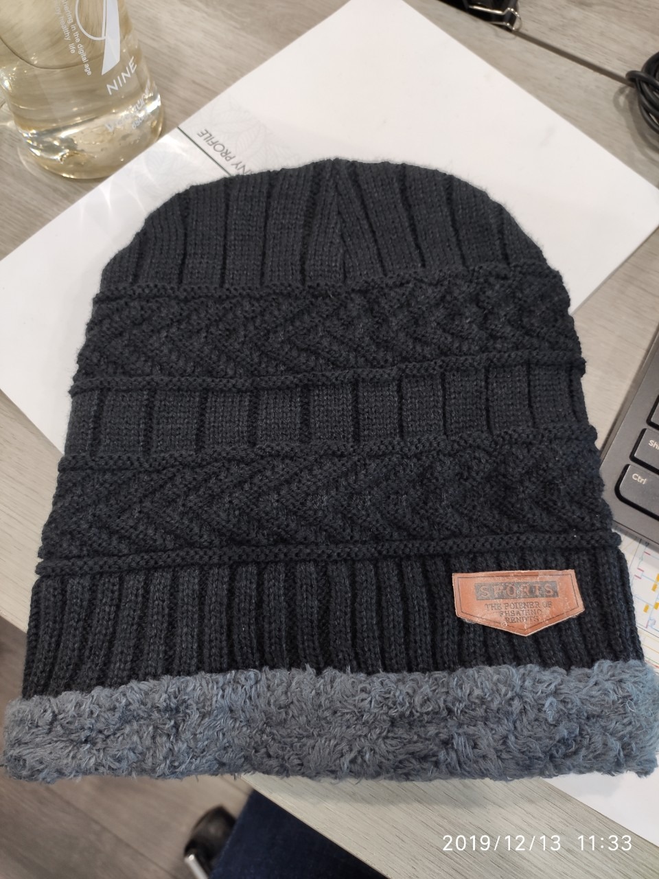 Chất vải xấu, đường may tệ, logo cũ bong tróc dán keo sơ xài, giao hàng 7 ngày mới nhận dc. QUÁ THẤT VỌNG VỀ SHOP Ở TIKI