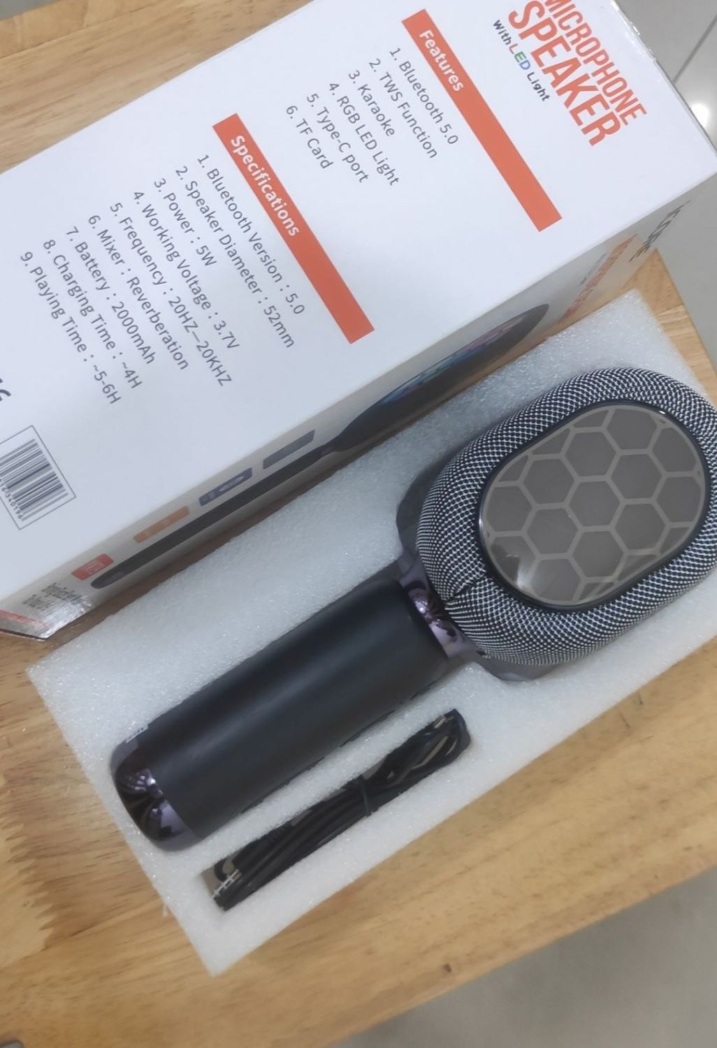 Hàng chính hãng nên khá yên tâm, nhà mình khá thích sản phẩm này, mic bắt âm cực tốt, mẫu mã đẹp, sẽ ủng hộ shop thêm những sản phẩm khác, shop có đội ngũ chăm sóc khác hàng nhiệt tình nên mua hàng khá yên tâm