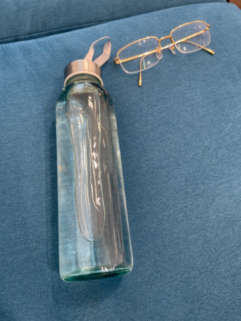 Chất lượng nắp không được tốt lắm, thuỷ tinh thổi không đều. Nhưng rẻ.