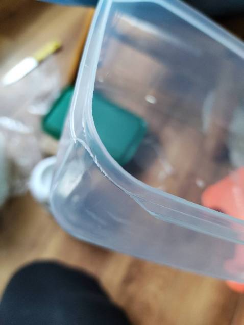 Hộp bình thường, ship về bị hư hỏng mất 2 hộp.