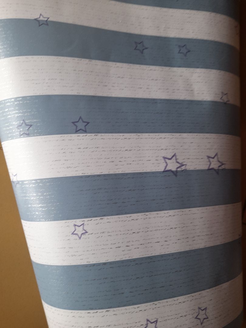 khá mỏng , giao như hình , shipper thân thiện , giá cả hợp với túi tiền