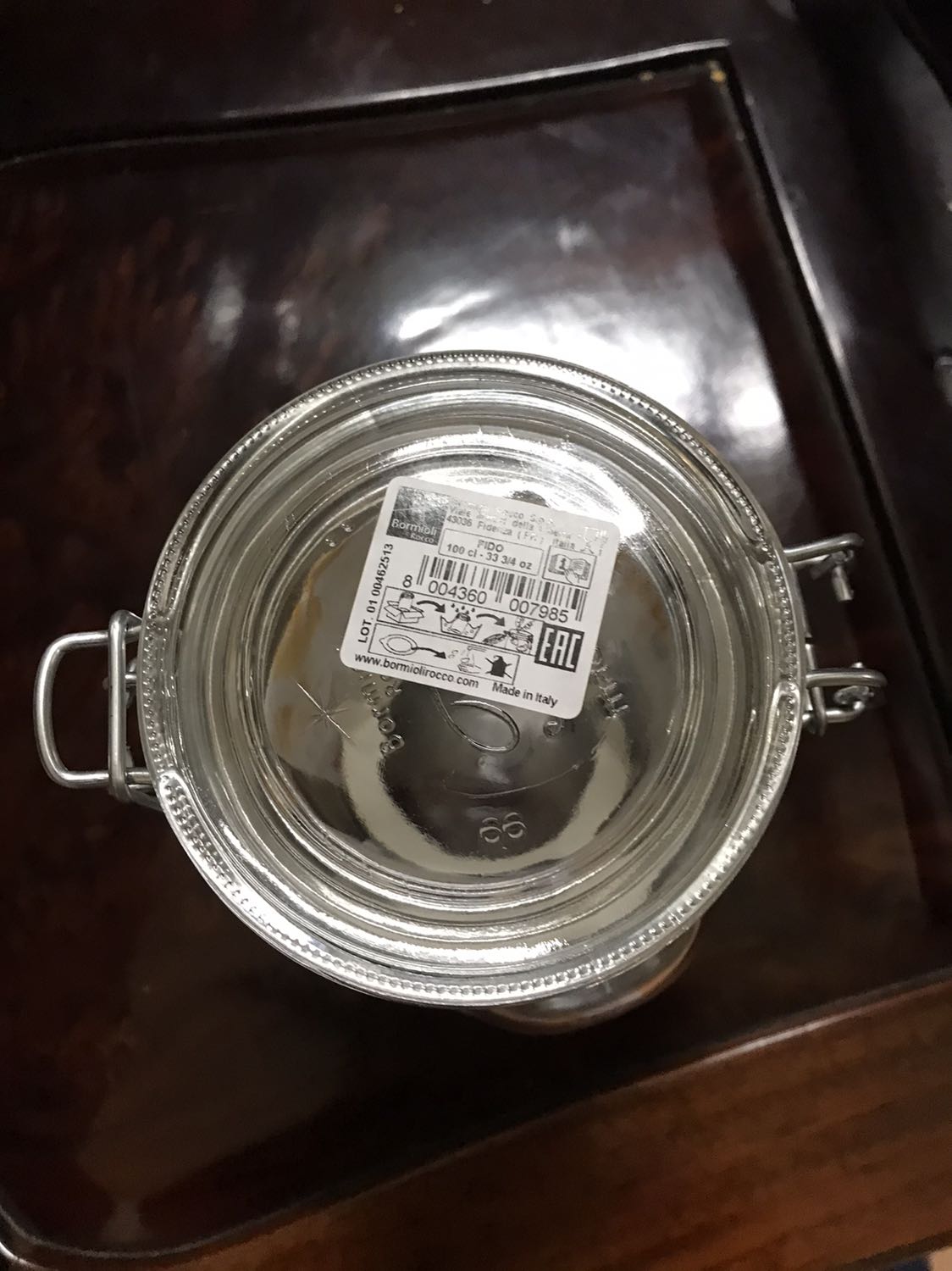 Giao hàng cực nhanh. Chưa đầy 12 tiếng là nhận được hàng. Hũ đẹp, thủy tinh dày dặn, nắp đậy rất kín. Hàng chính hãng, có nhãn mác tem đầy đủ. Mua lúc giảm giá còn 93k/hũ. Chắc chắn sẽ mua thêm của Tiki trading nếu cần.