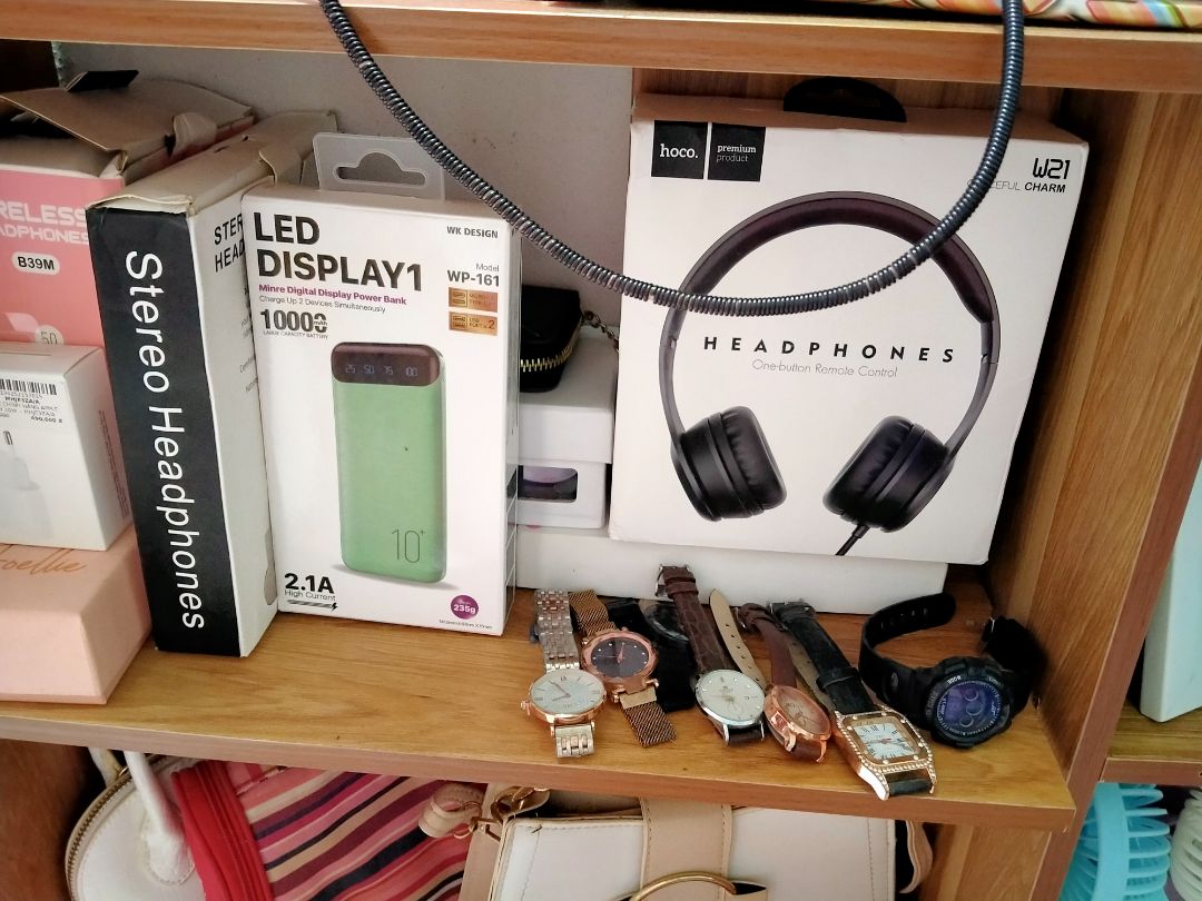 tai nghe bên shop giao hàng nhanh nè, shop trả lời nhiệt tình, sản phẩm thì lại rất chất lượng nè, tai nghe âm thanh to rõ, hàng đóng gói một lớp nhưng ko ảnh hưởng j, nói chung rất OK luôn, ai muốn mua tai nghe bình thường giá rẻ thì nên mua loại này nha, chất lượng lắm, shop uy tín nữa.....nói chung rất ổn áp luôn, gửi lời cảm ơn đến shop luôn nè. Yêu yêu shop lần sau e lại ủng hộ nè❤️❤️❤️