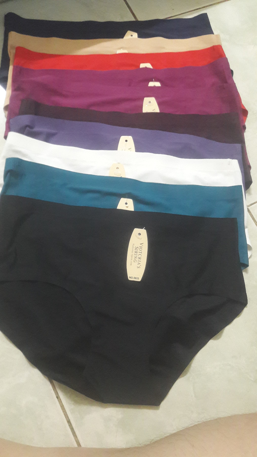 Minh đặt mua sản phẩm của shop với giá 179,296 có màu đẹp và nhu tuy nhiên khi giao hàng lại giao mau sặc sỡ, giống sản phẩm có giá 1154,979
HÌnh đăng 1 lẽ, giao sản phẩm khác hoàn toàn trên hình. 
Làm ăn sống nhăn, ban đầu tính đặt thêm mà vậy thì dẹp