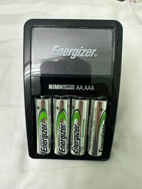 Nhận đủ, giao hàng nhanh how dự kiến, nhìn vẻ ngoài đẹp, chắc chắn, pin nhận được xài luôn nên chưa biết khả năng sạc ra sao