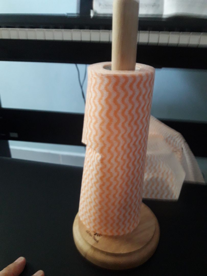 Em là người thường mỗi buổi tối sau bửa ăn phải lau bếp điều em ghét nhất. Đó là khăn giẻ sử dụng đi sử dụng lại lau bếp mà bếp không sạch chỉ mang theo dầu mỡ, cát bụi trong đó cộng phải giặt nữa thì không thể nào sạch 100%.Kể từ khi mua khăn lau trên tiki này thì em thích chất liệu dai bền sử dụng, 1 l lau bếp lần sau khi lấy ra em sử dụng nước lau bếp lau rất là sạch sẽ và em ít vất vả hơn.Về mặt phục vụ nhân viên tiki giao hàng nhanh chóng sản phẩm đã được đóng gói kĩ càng sản phẩm còn mới nguyên không bị hư hỏng. Hy vọng tiki sẽ giao những sản phẩm tiện ích không chỉ riêng bản thân em mà cả gia đình em.