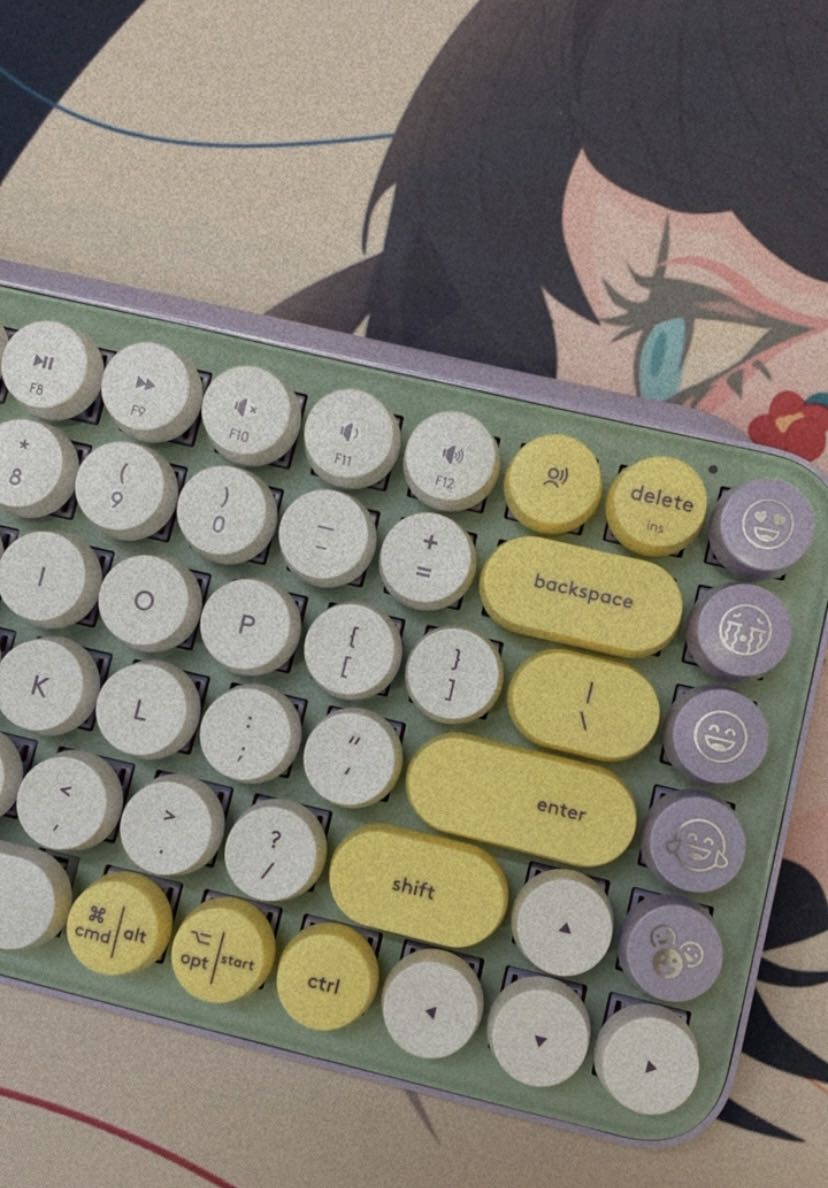 Bàn phím màu xinh xỉuuuu, bấm êm 
Hơi nặng nên sẽ khó mang vác thường xuyên bằng balo
Ai chưa quen bấm phím tròn sẽ cần thời gian để làm quen Bàn phím màu xinh xỉuuuu, bấm êm 
Hơi nặng nên sẽ khó mang vác thường xuyên bằng balo
Ai chưa quen bấm phím tròn sẽ cần thời gian để làm quen