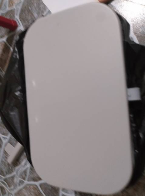 Thề, shop này có tâm dã man. Cái thùng rác thôi mà đóng gói tỉ mỉ cẩn thận vô cùng luôn. Thùng rác mới, đẹp, từng chi tiết được gia công khéo léo. Có miếng dán để treo, hoặc dùng giá đỡ bằng nhựa. Thùng rác có thể mở bằng 2 hướng.  Có quai cầm để đổ rác, tiện lợi, sạch sẽ. Rất OK Thề, shop này có tâm dã man. Cái thùng rác thôi mà đóng gói tỉ mỉ cẩn thận vô cùng luôn. Thùng rác mới, đẹp, từng chi tiết được gia công khéo léo. Có miếng dán để treo, hoặc dùng giá đỡ bằng nhựa. Thùng rác có thể mở bằng 2 hướng.  Có quai cầm để đổ rác, tiện lợi, sạch sẽ. Rất OK