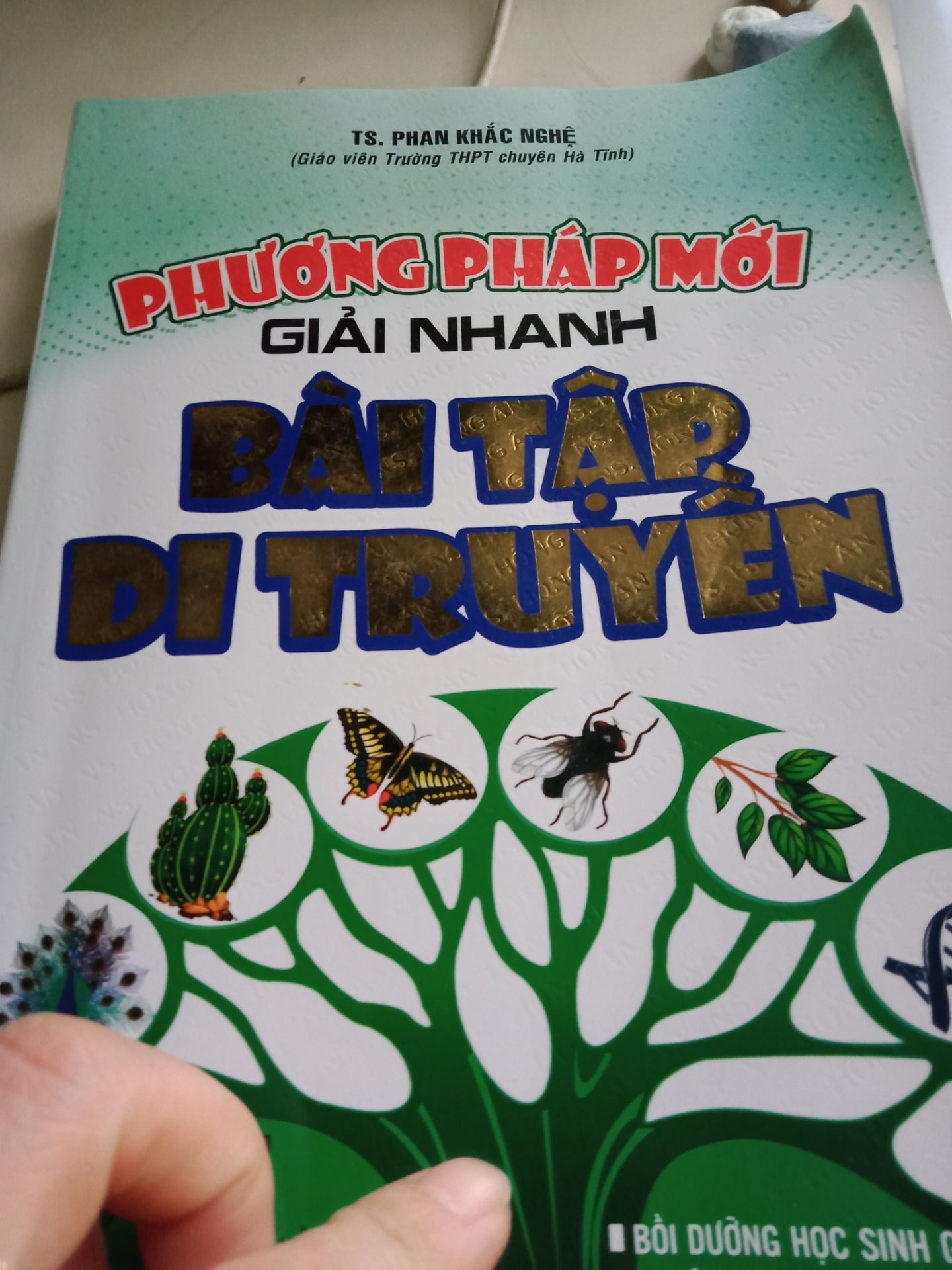 hài lòng. Tuy nhiên chất giấy hơi mỏng, chữa hơi mờ