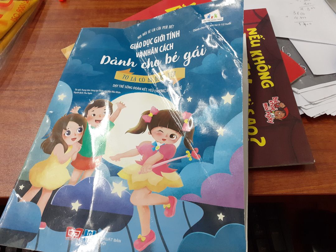 Chưa lần nào mua sách thất vọng như lần này. sách nhàu nát. nhiều nếp gấp, quăn mép.  Như 1 quyển sách cũ. Cứ tình trạng này mình không bao giờ mua sách ở tiki nữa.