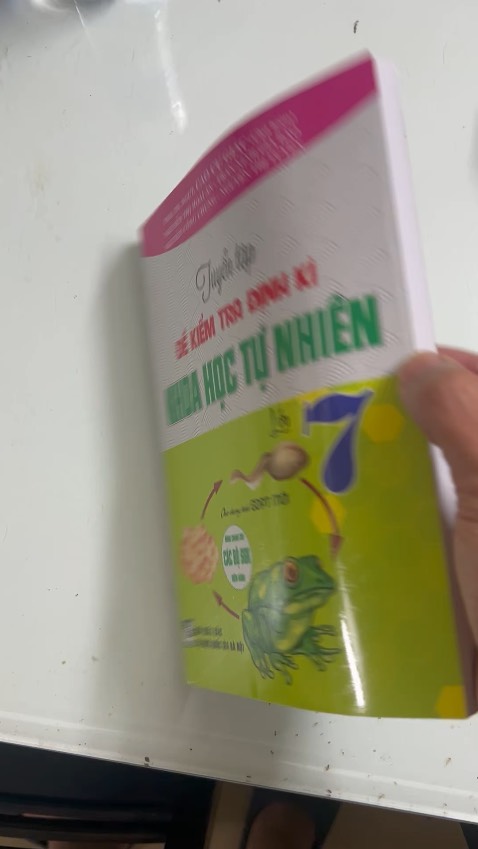 Sách đóng gói rất cẩn thận, in nét , hàng chuẩn thank shop