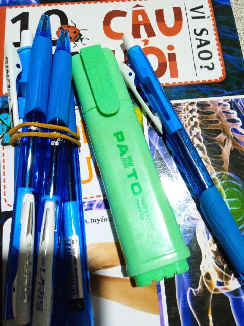 Mực ra đều không bị lem . mọi ng nên mua loại bút này về viết rất êm tay