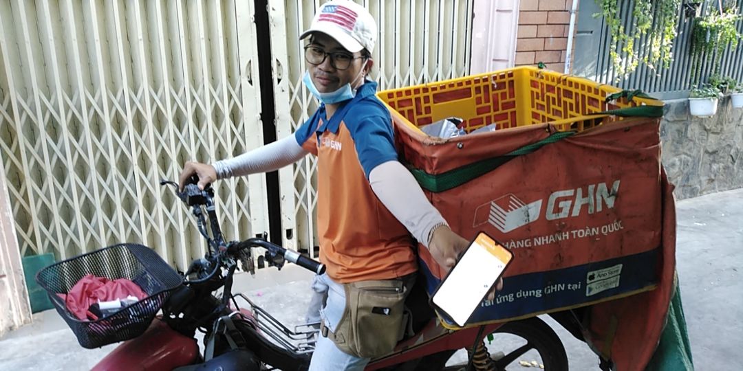 Hàng của shop này tốt và uy tín lắm mọi người tiếc là mình mặc không vừa nên mới đổi trả hàng lại mà shop vẫn hộ trợ tư vấn nhiệt tình nói chung là chất liệu của vải rất tốt co dạng mặc vào rất thoải mái mọi người nên mua nha không chê vào đâu được 😀😀😀