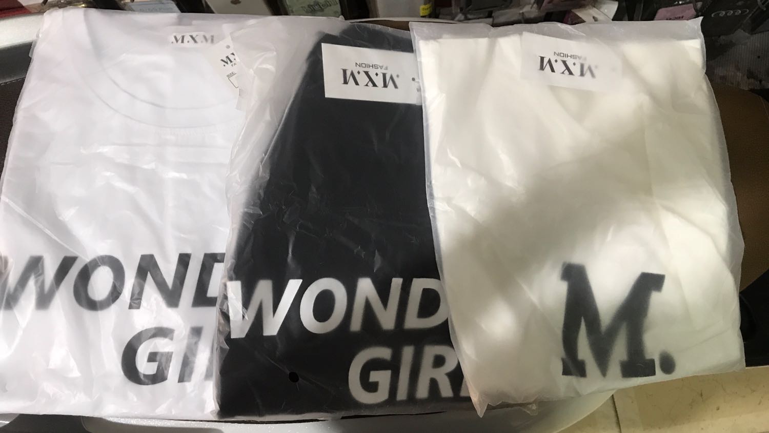 Chat lượng tốt nhưng mình đặt 2 cái thun nữ MXM in chữ M mà giao co 1cai