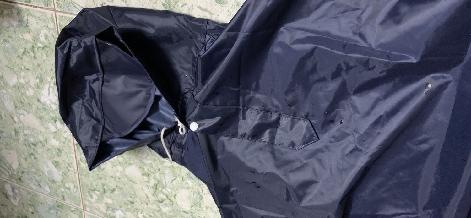 mình mua sản phẩm này vì cái lỗ kính chắn mặt, vì mình ghét bị xe trước vẩy nước đường vào mặt! Thế mà sản phẩm nhận được là như này! Không hề có kính như trên hình!