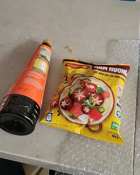 Khi mua mình đã hỏi về việc có hàng tặng mà giao thì ko có hàng tặng.
Như vậy ko trung thực trong quảng cáo bán