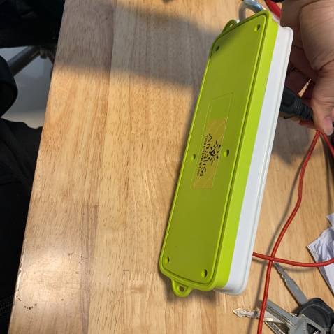 Quá ư là tiện lợi, 1 ổ cắm mà có tới 6 ổ cắm, 3 ô sạc USB. dùng cho bàn  làm việc chung 4-5 ng cắm labtop, thay nhau sạc đt thoải mái luôn. thích quá
Giá thì siêu rẻ, độ bền thì chưa nói đc do mới dùng thôi
 Cám ơn TIKI nhiều nha