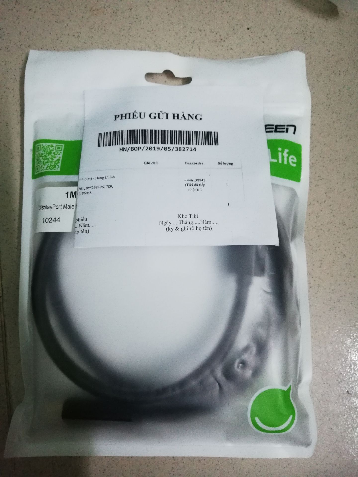 Mình đã mua cọng cáp này với giá 99k, nhưng sản phẩm hoàn toàn không như hình, hình thức rất sơ sài như cáp tháo màn hình. Đổi trả lại và chọn nhà bán hàng khác với giá 180k, những gì mình nhận đc, mình hoàn toàn hài lòng. Tiki nên tách bạch các nhà bán hàng để tránh sản phẩm bị đánh giá sai chỉ vì 1 trong số các nhà bán hàng mập mờ, làm mất uy tín sản phẩm.