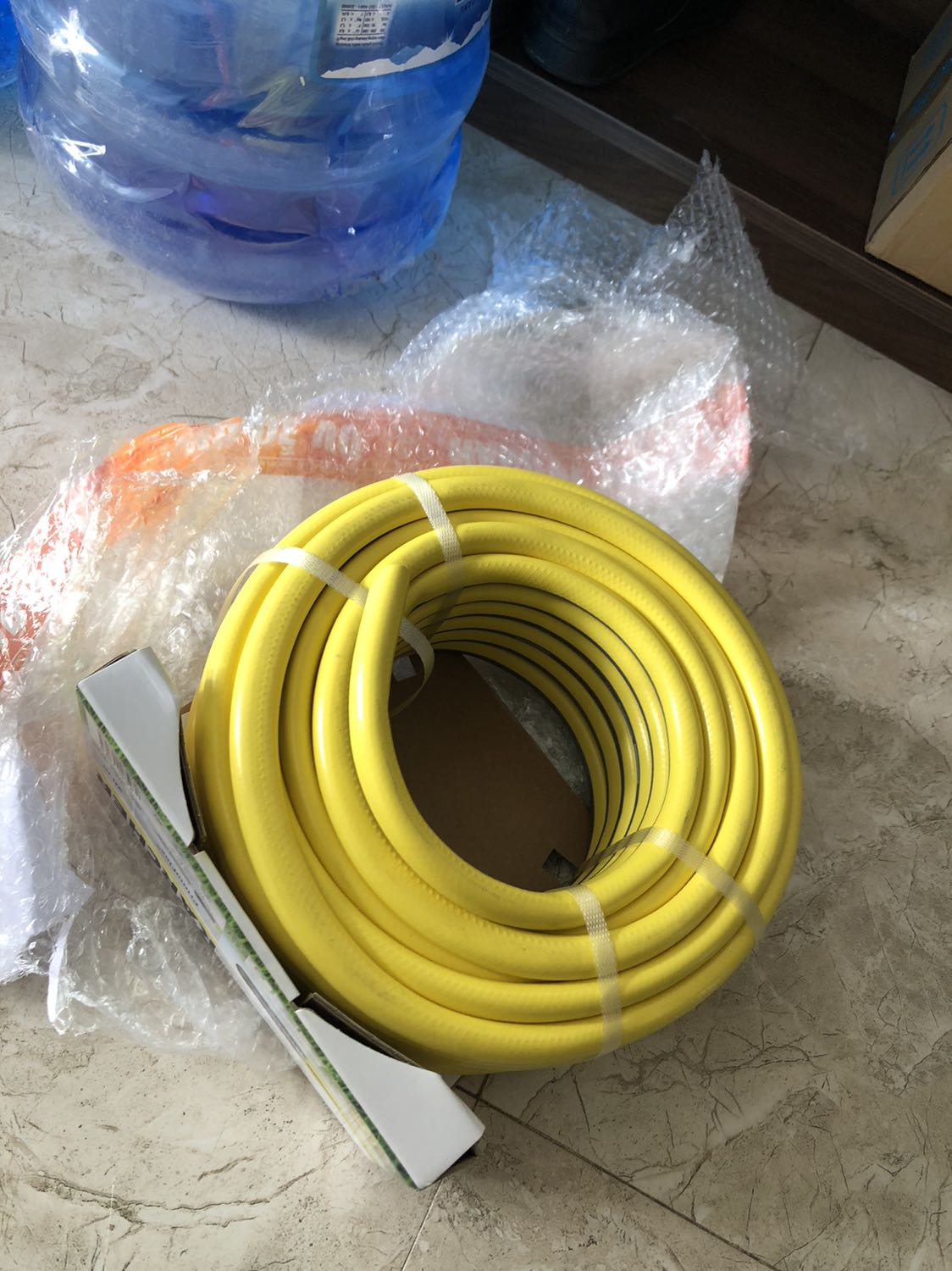 Thể thức đóng gói đẹp. Chưa sử dụng nhưng nhìn rất hì lòng. Màu vàng đẹp. Vừa với các mẫu đấu nối ống cho máy phun rửa xe chịu áp lực. Thể thức đóng gói đẹp. Chưa sử dụng nhưng nhìn rất hì lòng. Màu vàng đẹp. Vừa với các mẫu đấu nối ống cho máy phun rửa xe chịu áp lực.