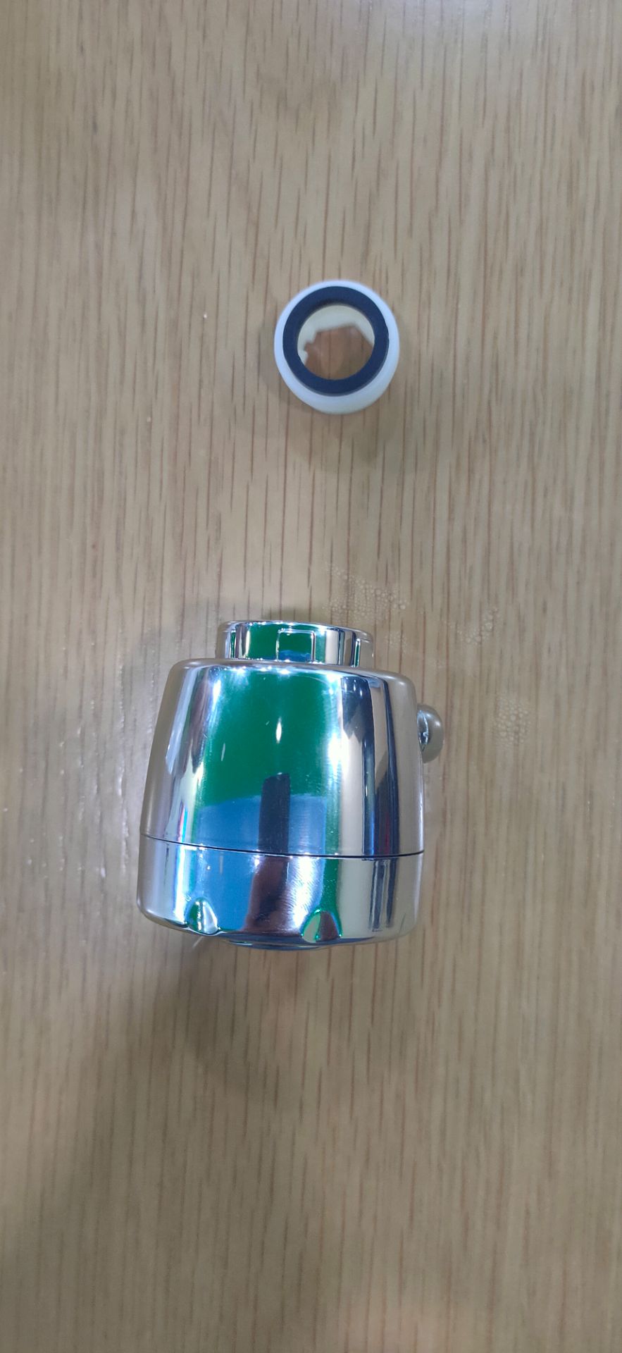 sản phẩm chỉ có đầu vòi nước, ko có đoạn dây nối như hình chụp. Người mua dễ hiểu nhầm là có cả dây. Giờ lại phải đi mua dây, cực kỳ lách cách