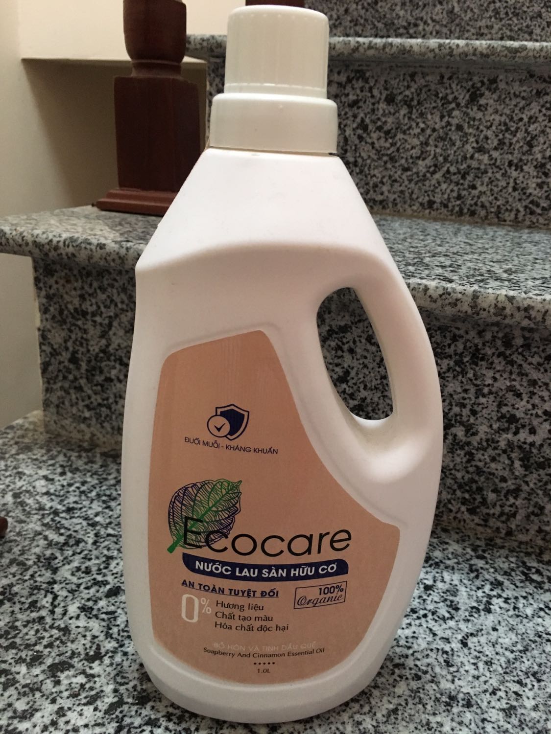 Đã dùng sản phẩm này hương chanh sả mùi thoang thoảng, hương quế nên đậm mùi lúc mới lau