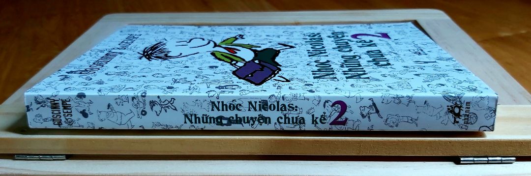 Mình đã xem phim, đã đọc tập 1 về câu nhóc này và quyết định mua tiếp tập 2, sắp tới là tập 3... 😋. Nội dung sách thú vị, hình thức đơn giản và ngộ nghĩnh. Giá tiền hợp lý. Dù đang trong giai đoạn cách ly nhưng dịch vụ Tiki đảm bảo vẫn giao hàng đúng hẹn. Nhân viên Tiki thân thiện và nhắc KH thực hiện 5k trong mùa dịch. Thanks!