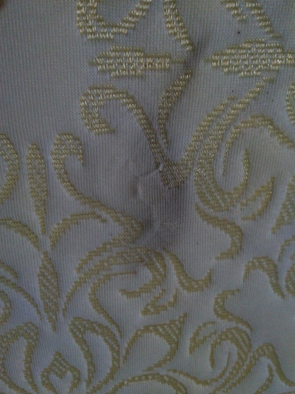 Giao hàng rất nhanh! Màu rất đẹp chỉ là bị dơ và xù lông mất tý góc! Do hết hàng nên mình không đổi nữa! Vẫn ủng hộ 5sao vì ngoài vêta bẩn thì tất cả đều tốt: nệm rất êm, màu đẹp, giá tốt, bảo hành tốt! Sẽ ủng hộ shop nữa